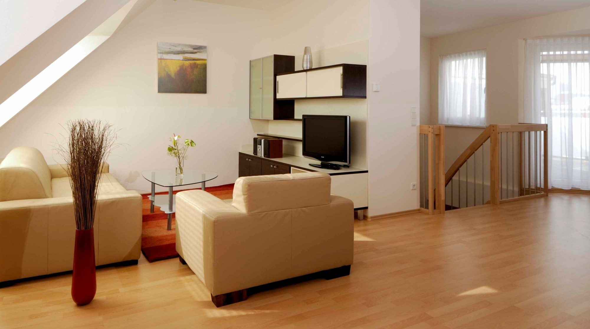 Wohnzimmer mit Schlafsofa, komplett ausgestattete K?che mit Esstisch, ger?umiges Schlafzimmer mit Doppelbett, extra Zimmer (Arbeits-, G?ste- oder Kinderzimmer) mit Doppelbettsofa,
extra Zimmer (Arbeits-, G?ste- oder Kinderzimmer) mit Einzelbett, Badezimmer mit Doppelwaschbecken, Dusche und Waschmaschine, private Terrasse, Klimaanlage - Dachgescho? Apartment