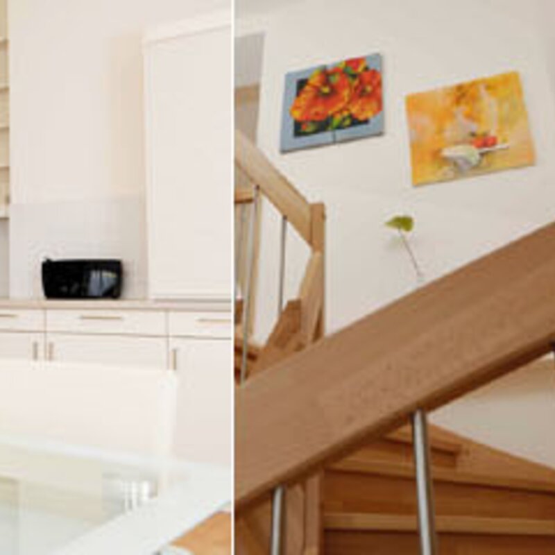 Wohnzimmer mit Schlafsofa, komplett ausgestattete K?che mit Esstisch, ger?umiges Schlafzimmer mit Doppelbett, extra Zimmer (Arbeits-, G?ste- oder Kinderzimmer) mit Doppelbettsofa,
extra Zimmer (Arbeits-, G?ste- oder Kinderzimmer) mit Einzelbett, Badezimmer mit Doppelwaschbecken, Dusche und Waschmaschine, private Terrasse, Klimaanlage - Dachgescho? Apartment