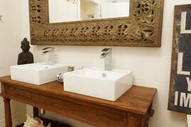 Eines von insgesamt zwei Badezimmer - Luxus Apartment Wien - Badezimmer