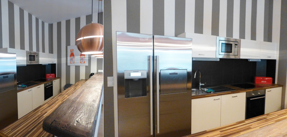 Modernly equipped kitchen with bar counter and american fridge - Luxury Apartment Vienna - Kitchen
