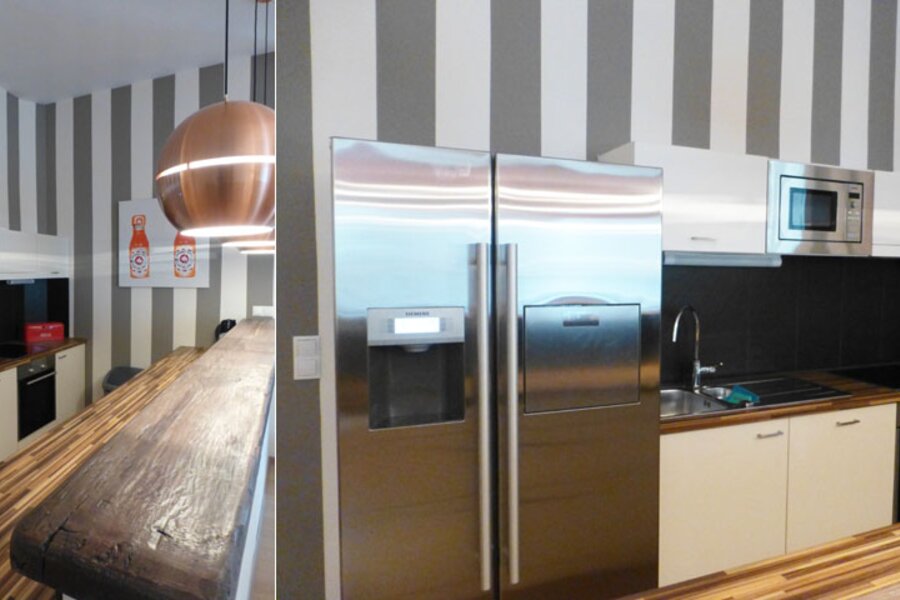 Modernly equipped kitchen with bar counter and american fridge - Luxury Apartment Vienna - Kitchen