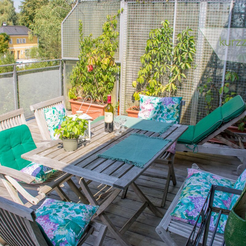 Sehr sonnige Dachterrasse mit Teakmö(Tisch,Stühle,Ligestuhl,Liege)
