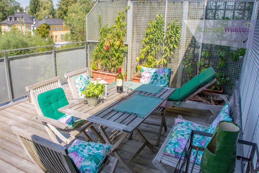 Sehr sonnige Dachterrasse mit Teakmö(Tisch,Stühle,Ligestuhl,Liege)
