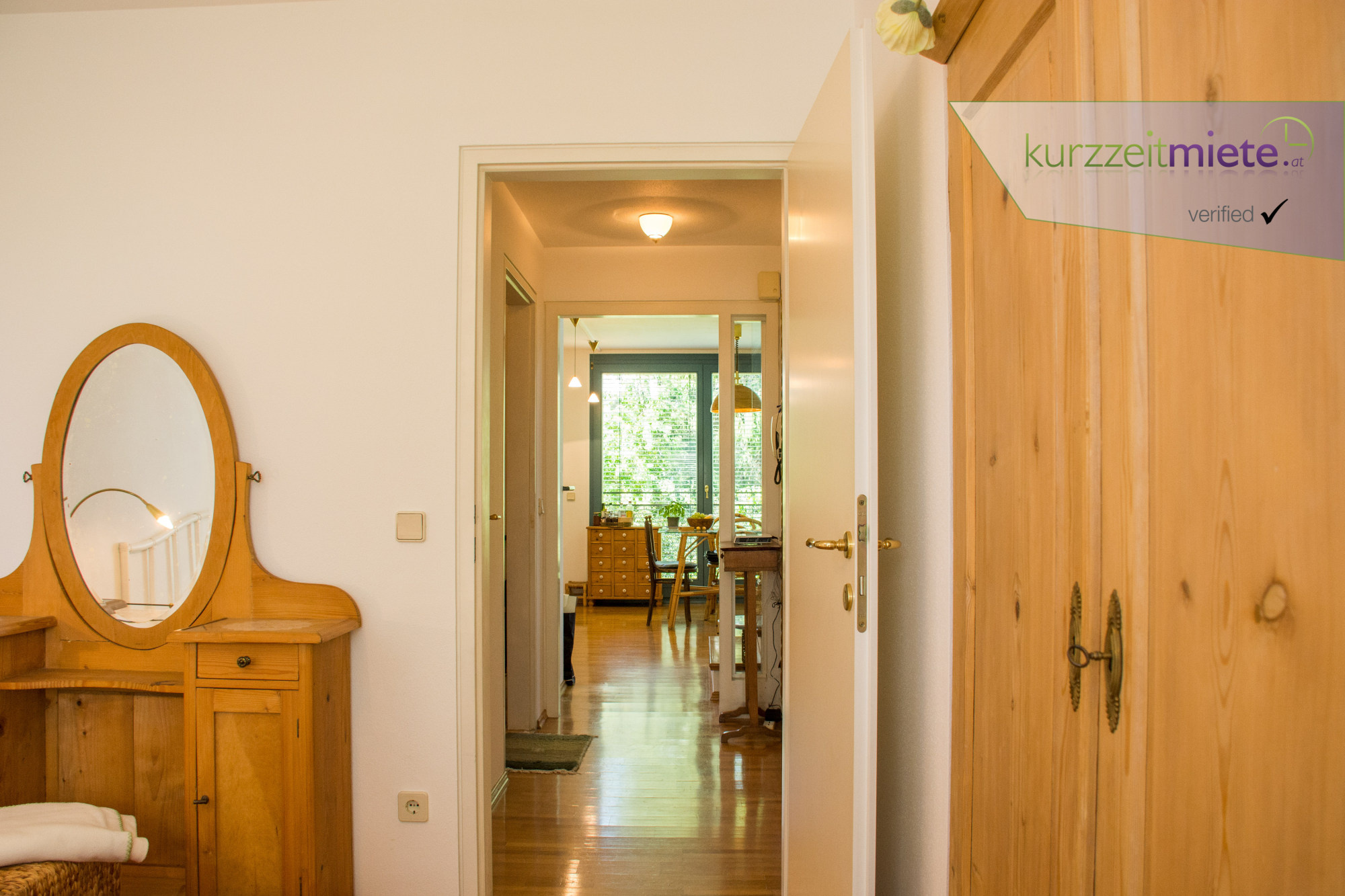 Kleiderschrank,Spiegelkommode