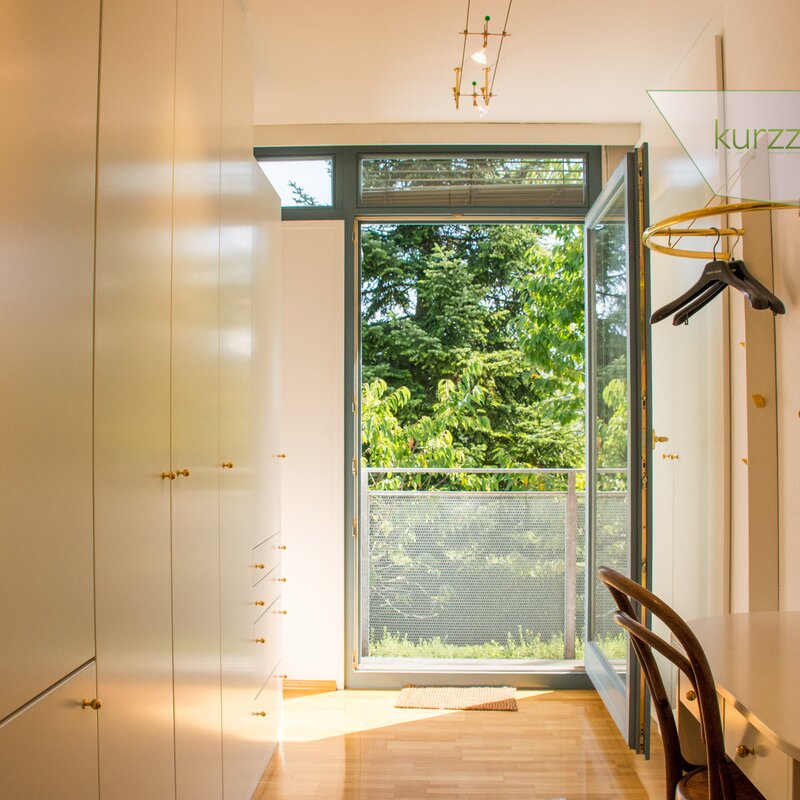 Wardrobe,door to the balcony