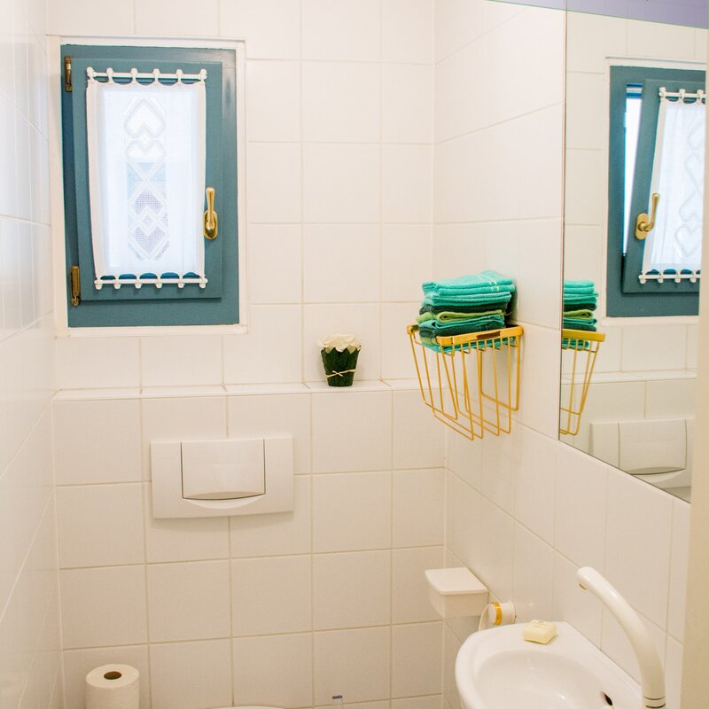 WC mit Fenster,kleinem Was hbecken