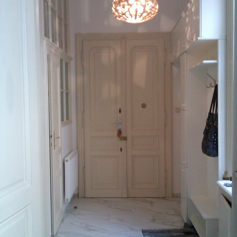 entrance room with wardrobe