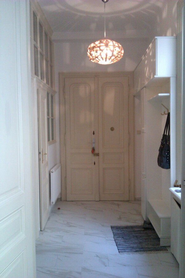 entrance room with wardrobe