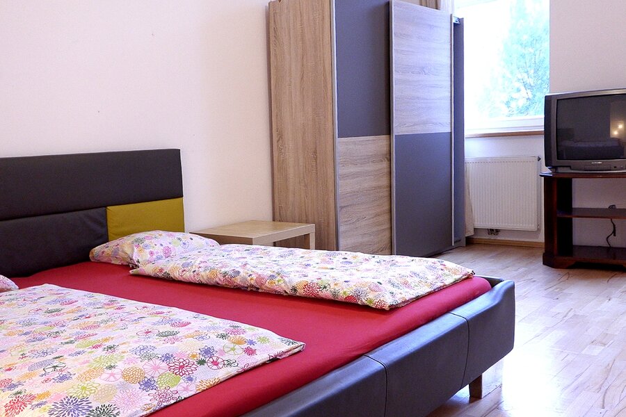 Schlafzimmer 1