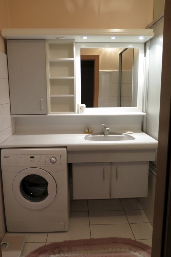 Bathroom with wasching maschine