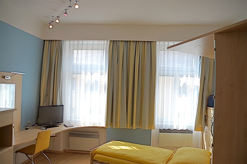 room, view to windows | © lausecker