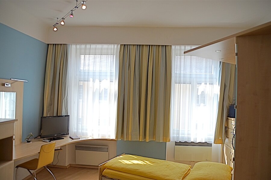 room, view to windows | © lausecker