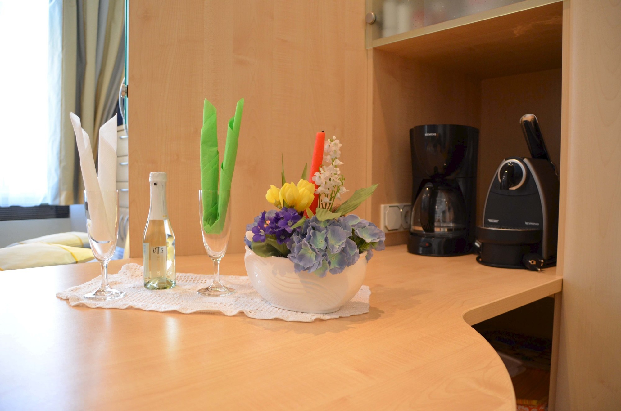 Tisch mit div. Kaffeemaschinen | © lausecker