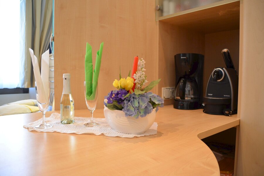 Tisch mit div. Kaffeemaschinen | © lausecker