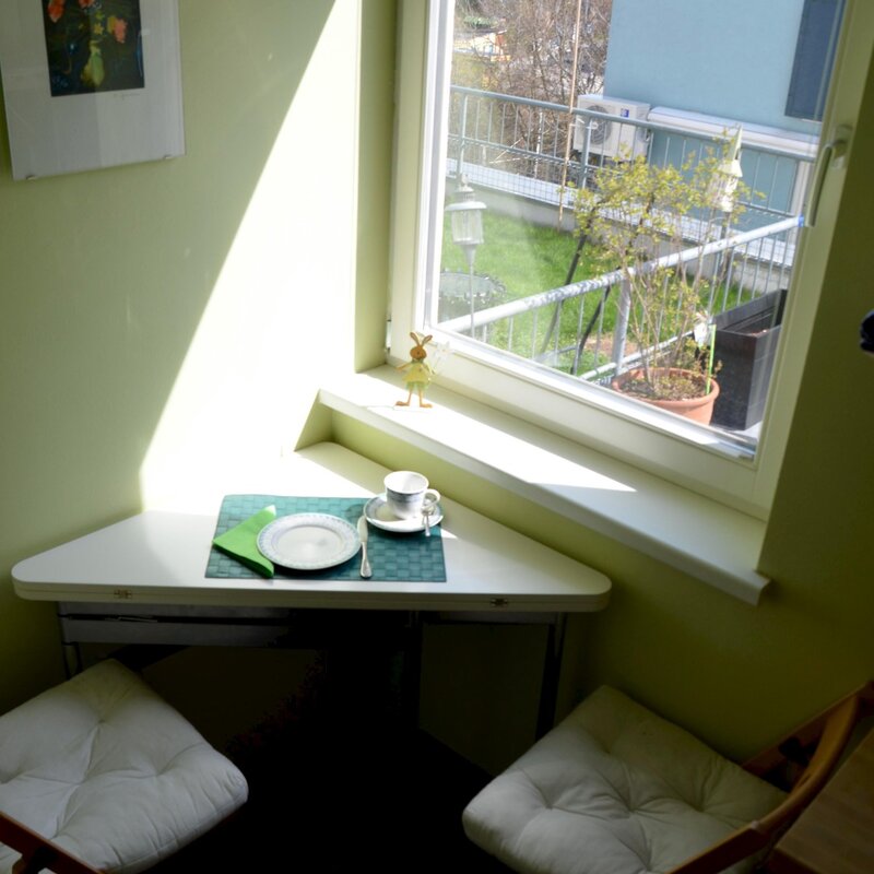 little table with sun in the mornung | © lausecker