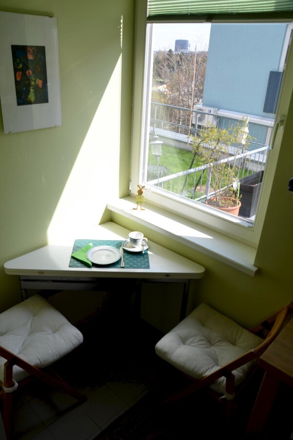 little table with sun in the mornung | © lausecker