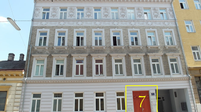 exterior view of our house | © lausecker