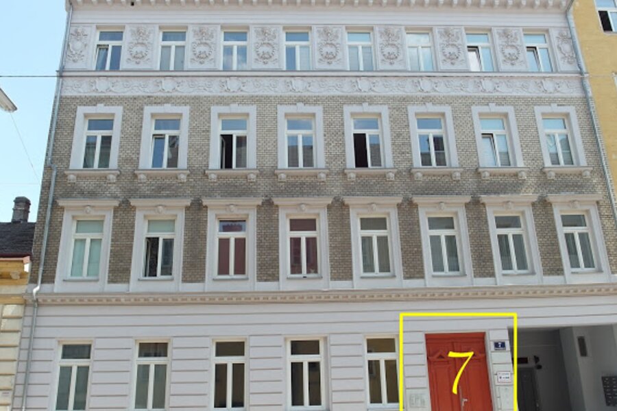 exterior view of our house | © lausecker