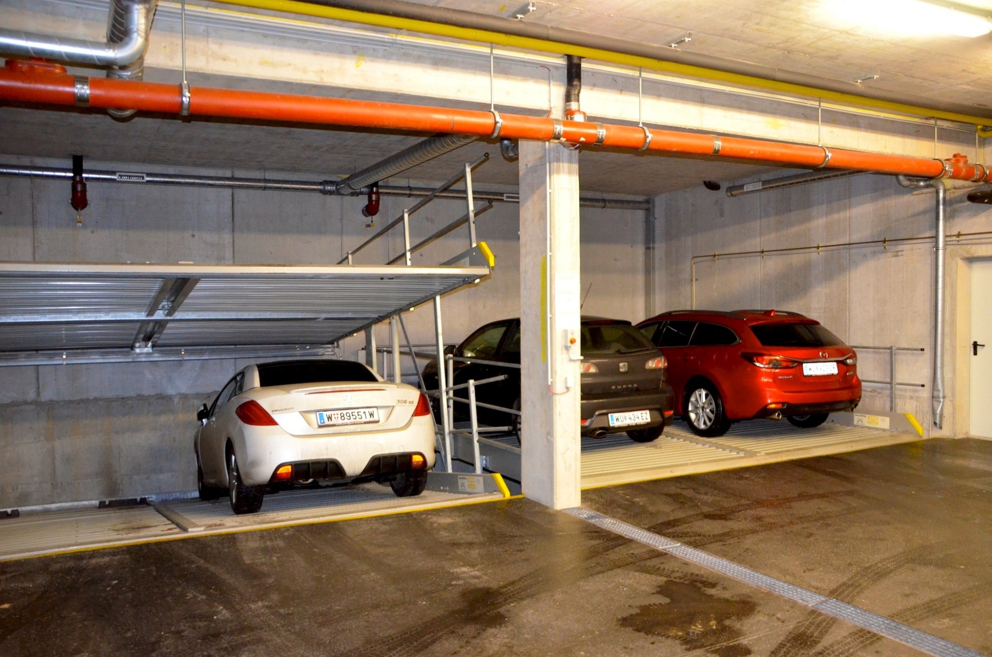 parking in our garage | © lausecker