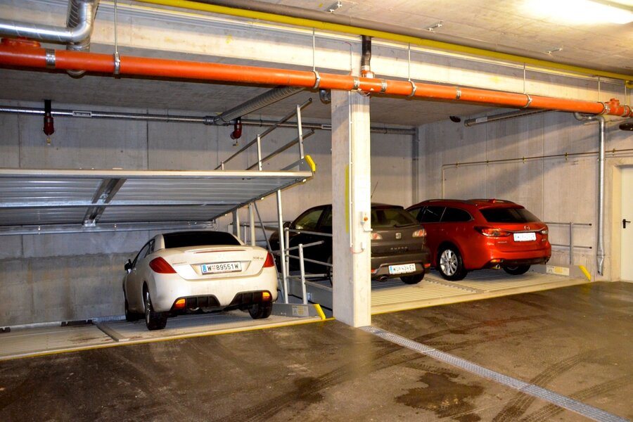 parking in our garage | © lausecker