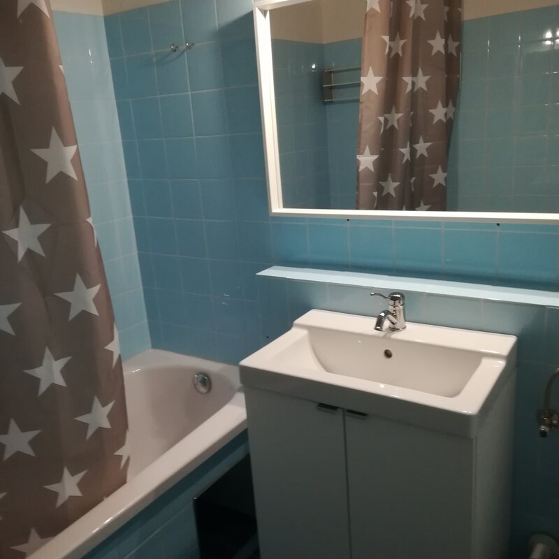 Badezimmer mit Badewanne