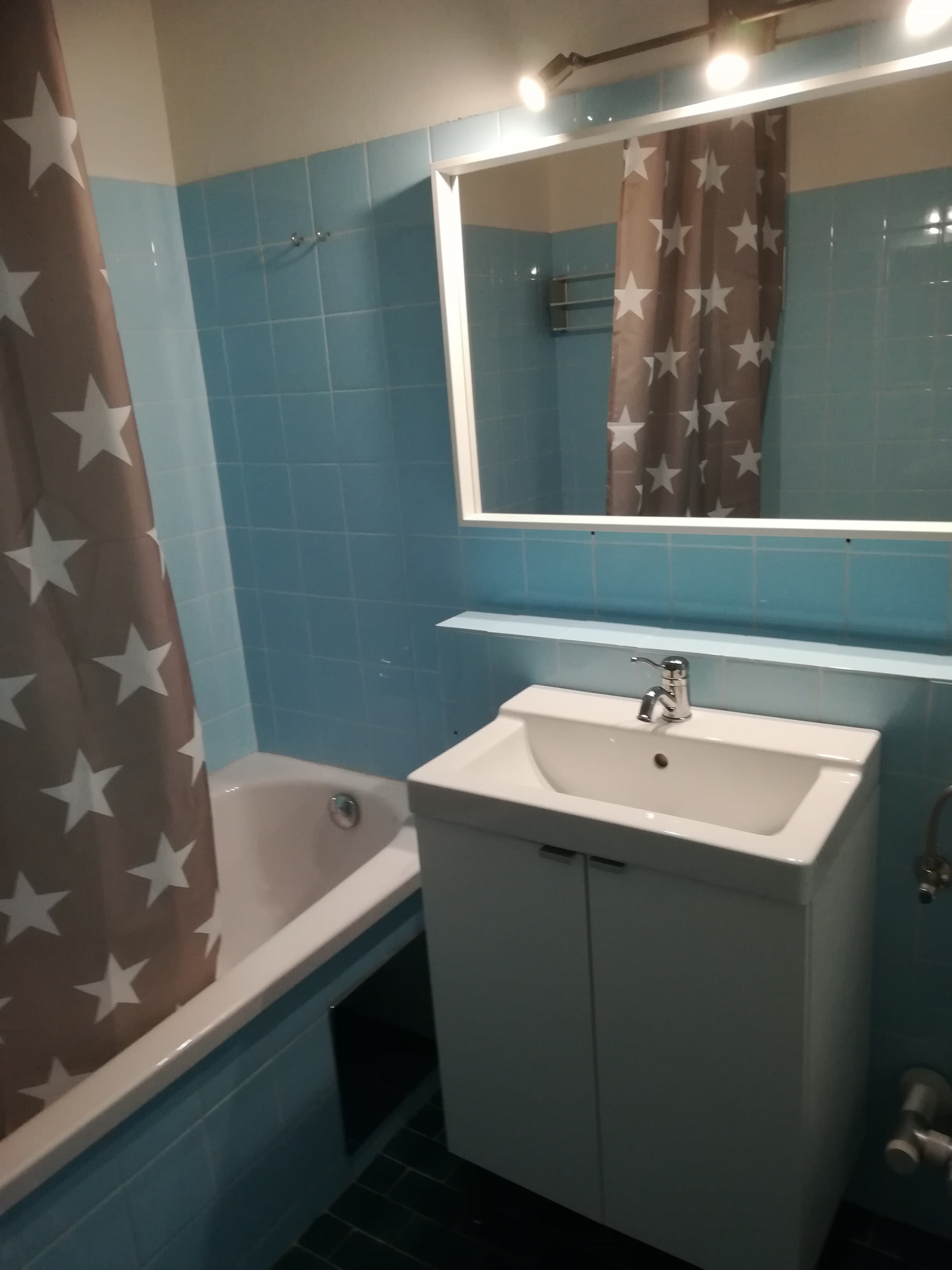 Badezimmer mit Badewanne