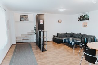 Wohnzimmer mit Esstisch | © OCNS Media