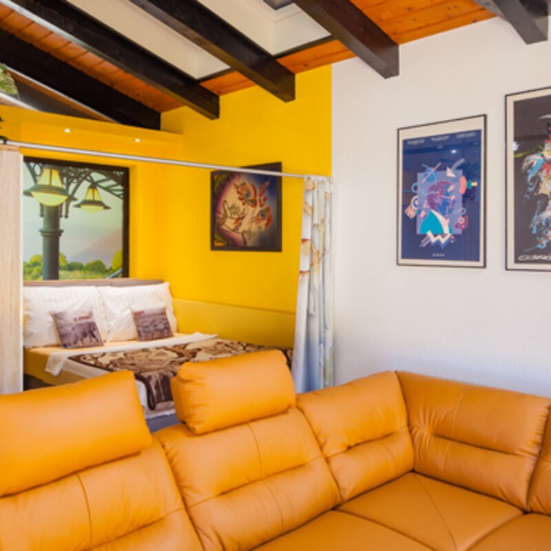 Living room with sleeping corner | © jkm