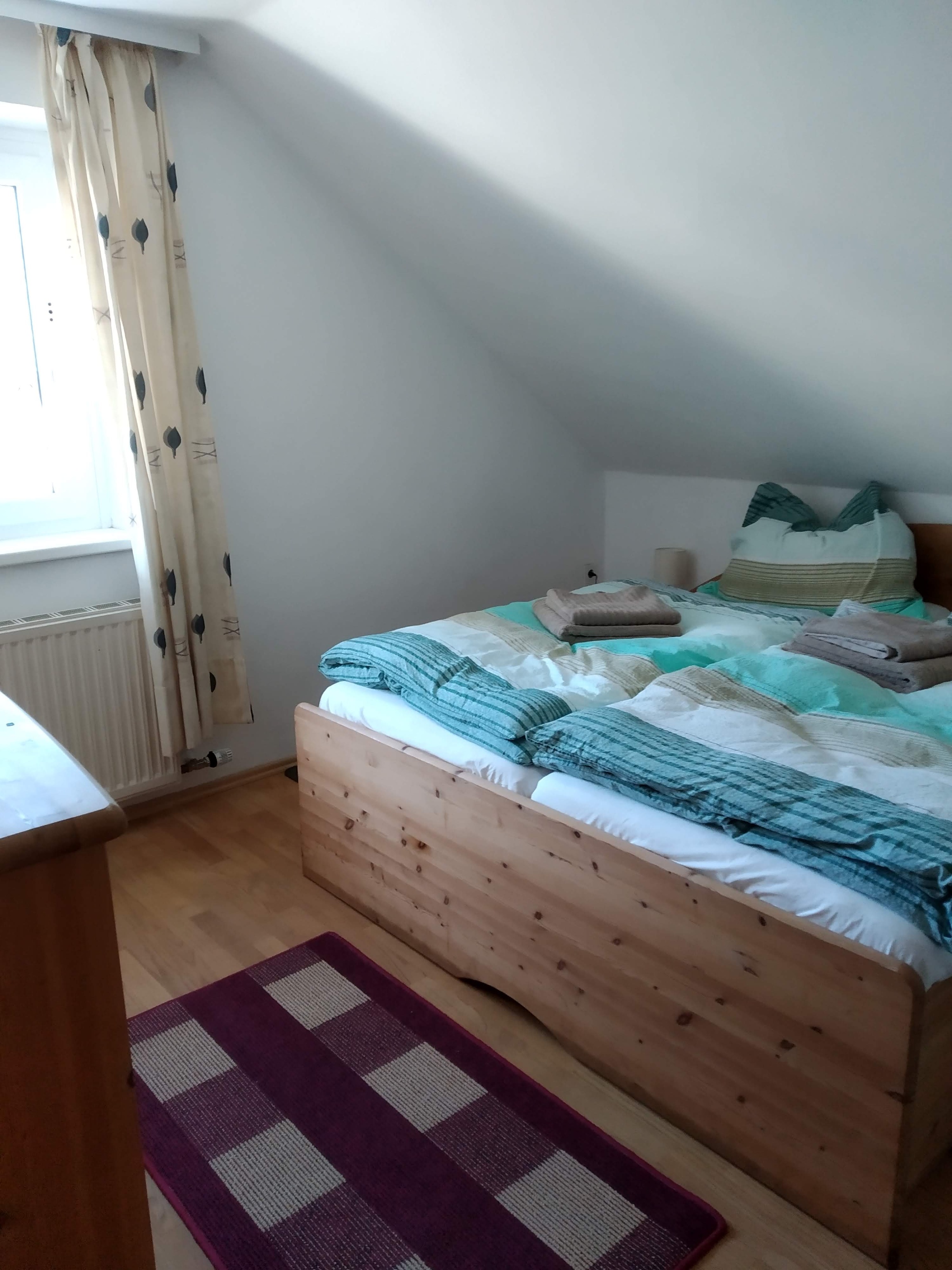 sleeping room with double bed