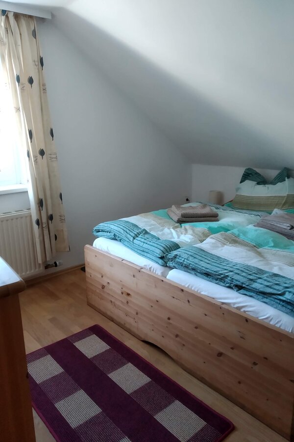 sleeping room with double bed