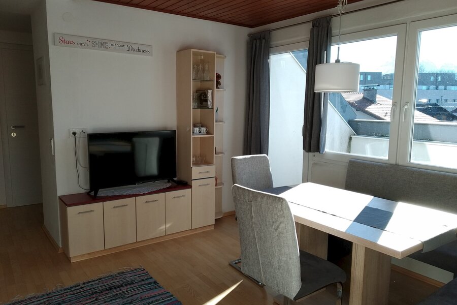 the dining table offers space for 6 persons and can be enlarged