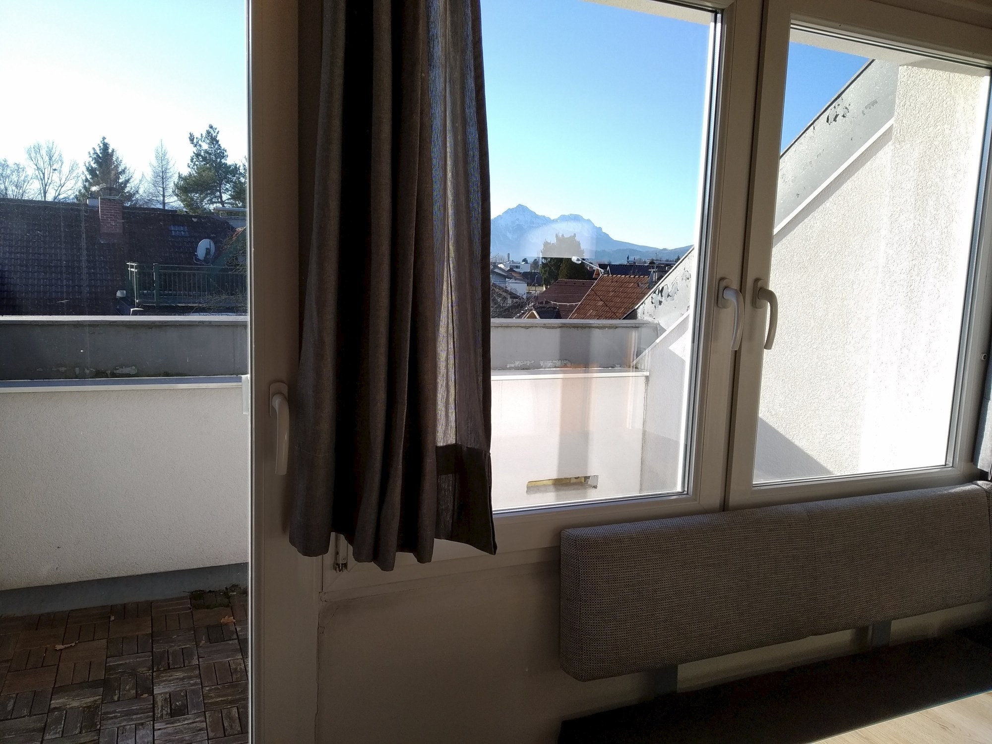 from the dining table you go out to the roof terrace