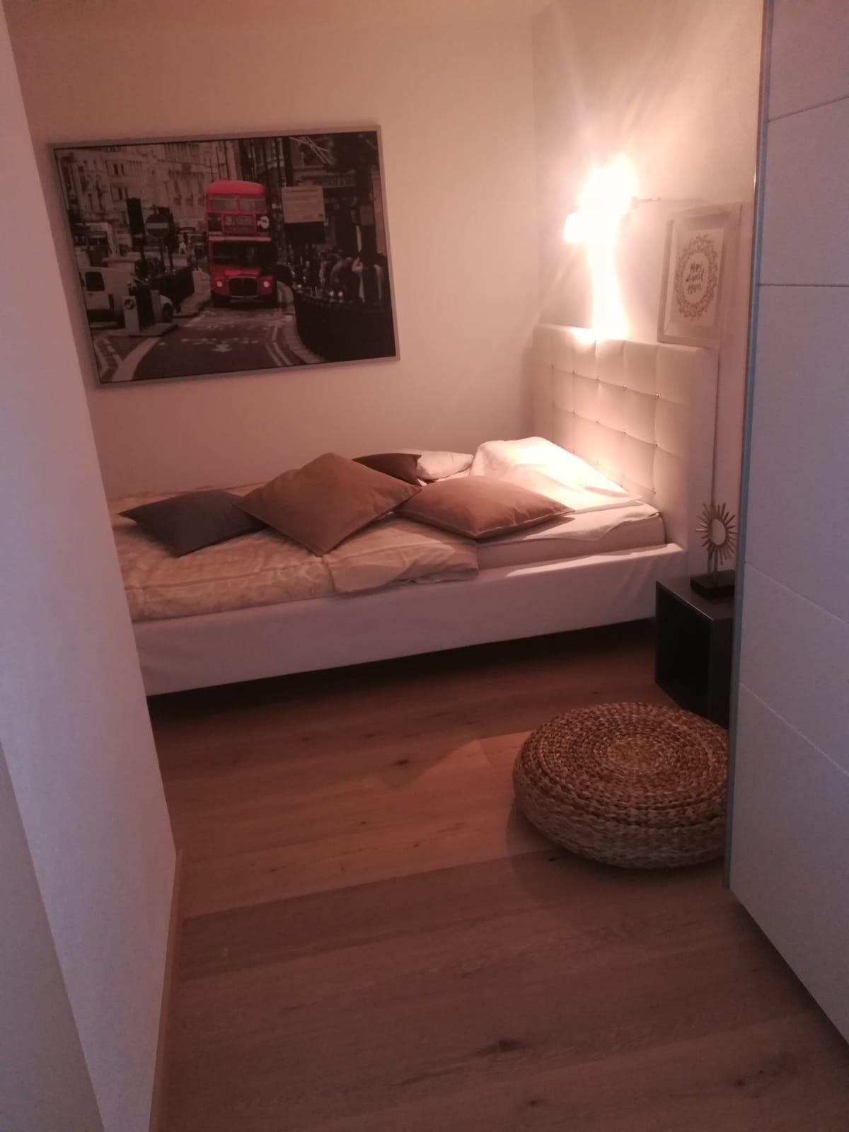 Schlafzimmer im Halbstock mit eigenem Bad