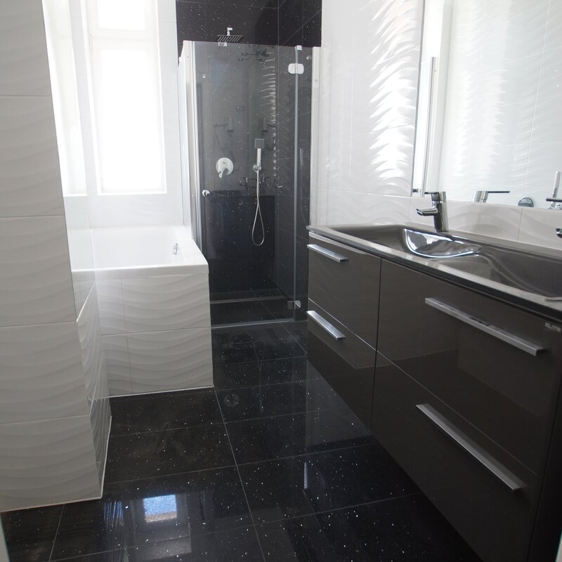 Bathroom with bathtub