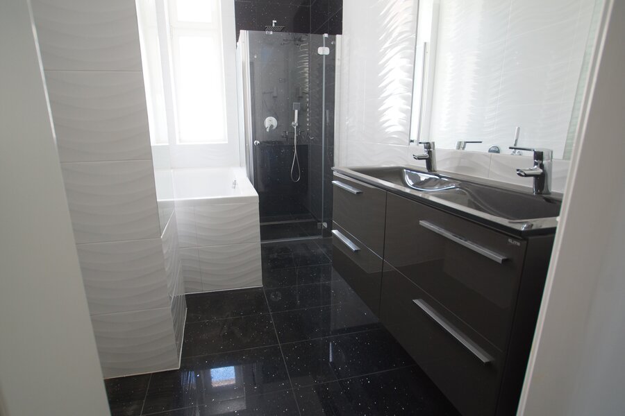 Bathroom with bathtub