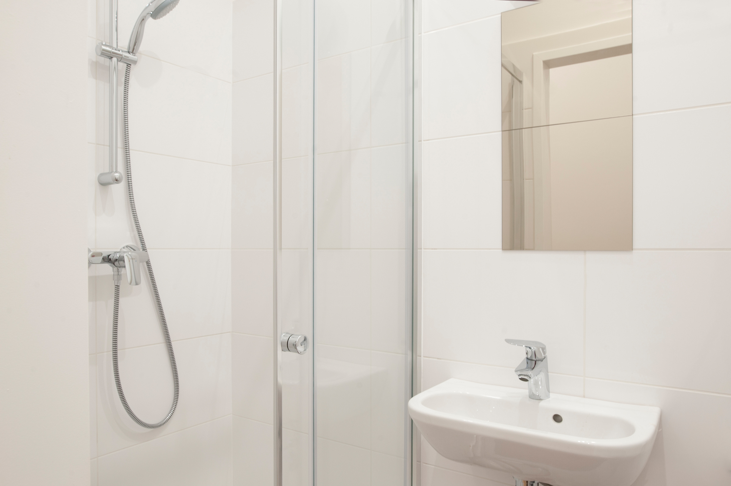 Shower, toilet, 1 washing place