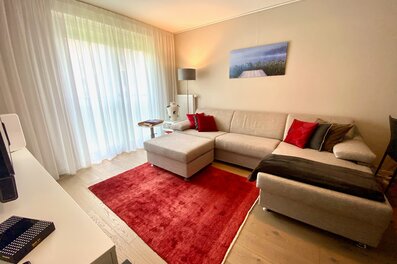 TV with great Sound System, Couch that converts to a Double Bed | © Richard Nikolaus