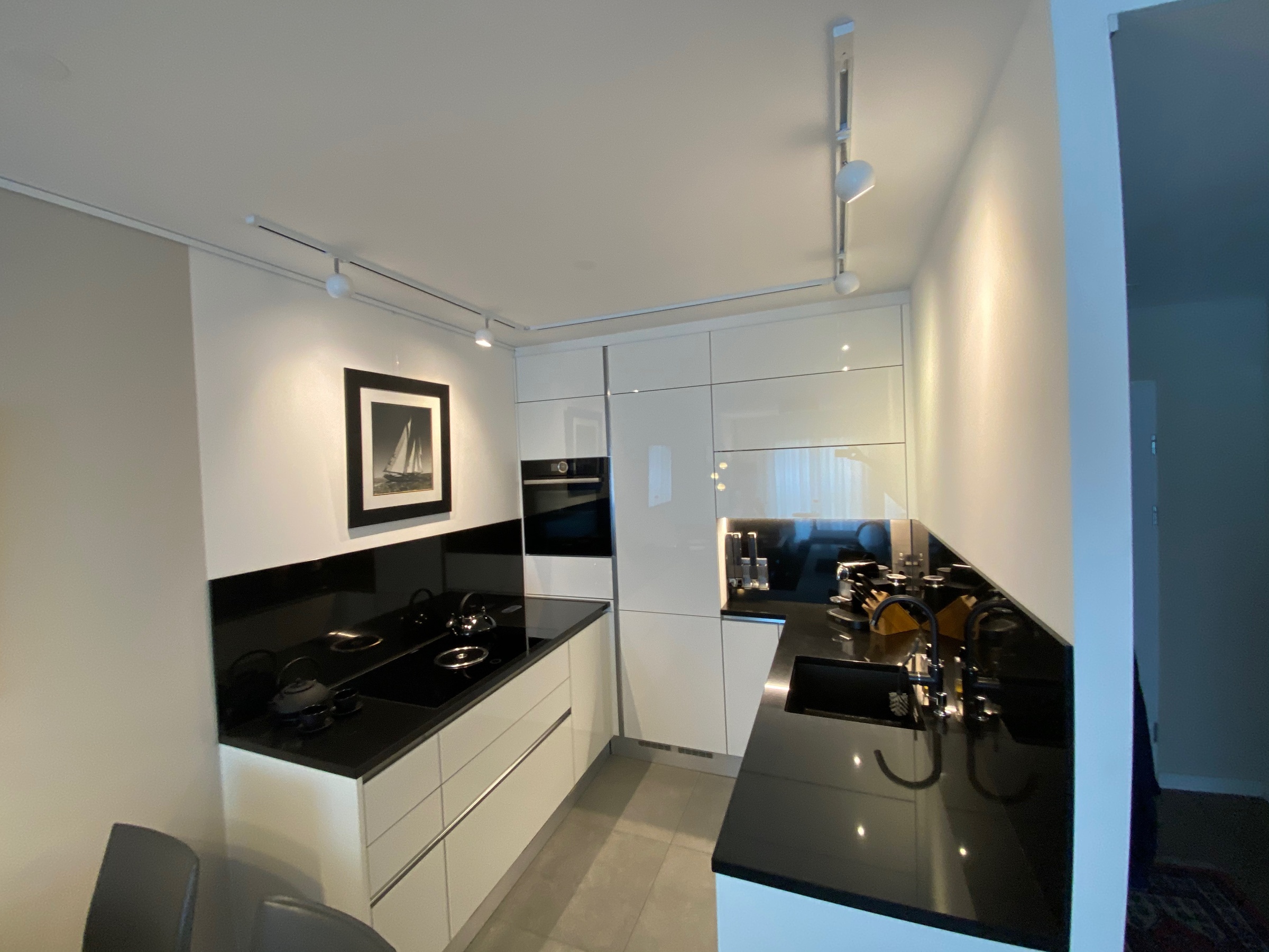 Steamer, modern oven, fridge and freezer | © RN