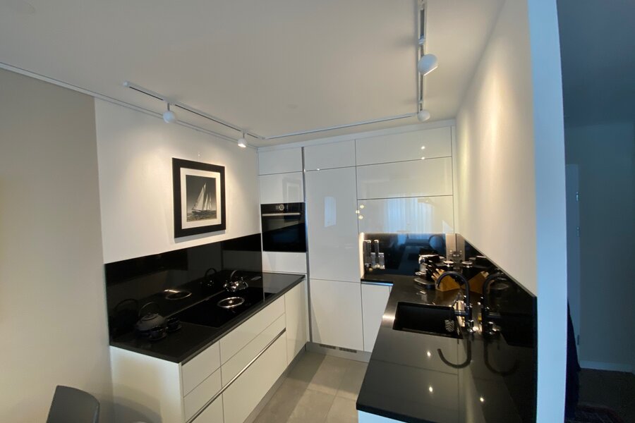 Steamer, modern oven, fridge and freezer | © RN