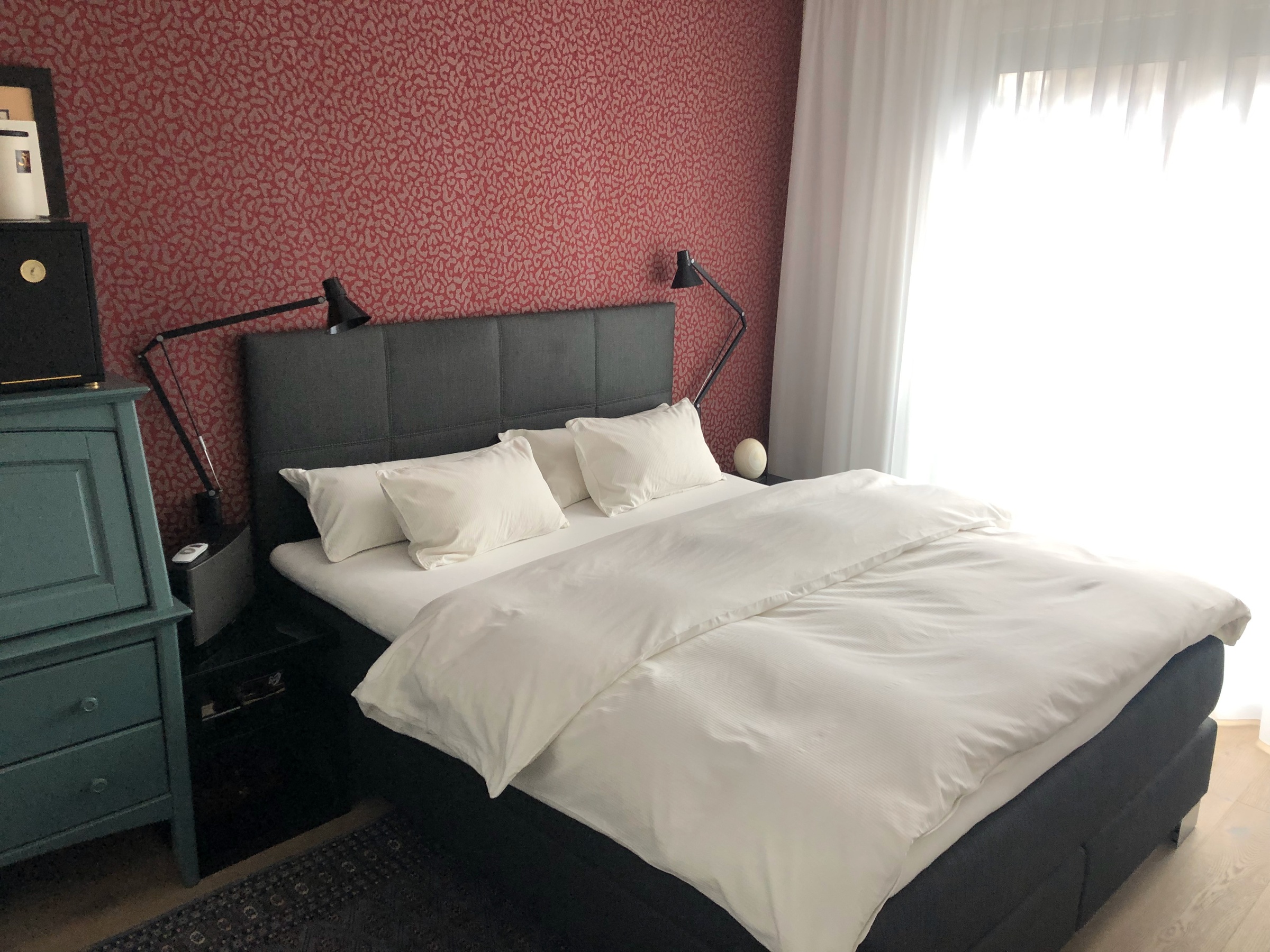 modern Boxspringbed, absolute darkness possible | © RN