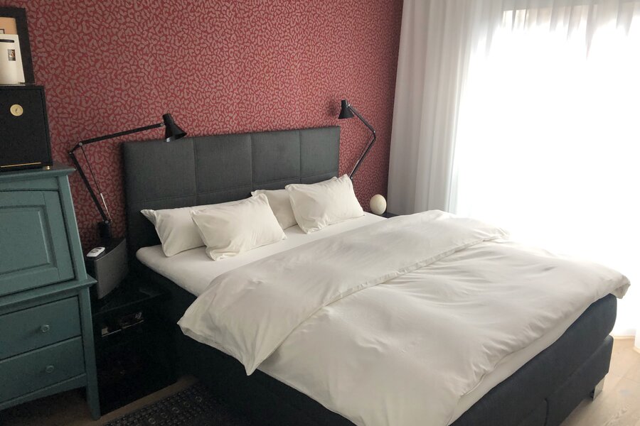 modern Boxspringbed, absolute darkness possible | © RN