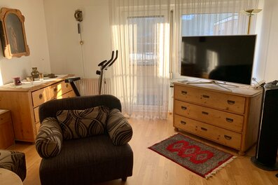 Livingroom with Hometrainer an Flat TV
