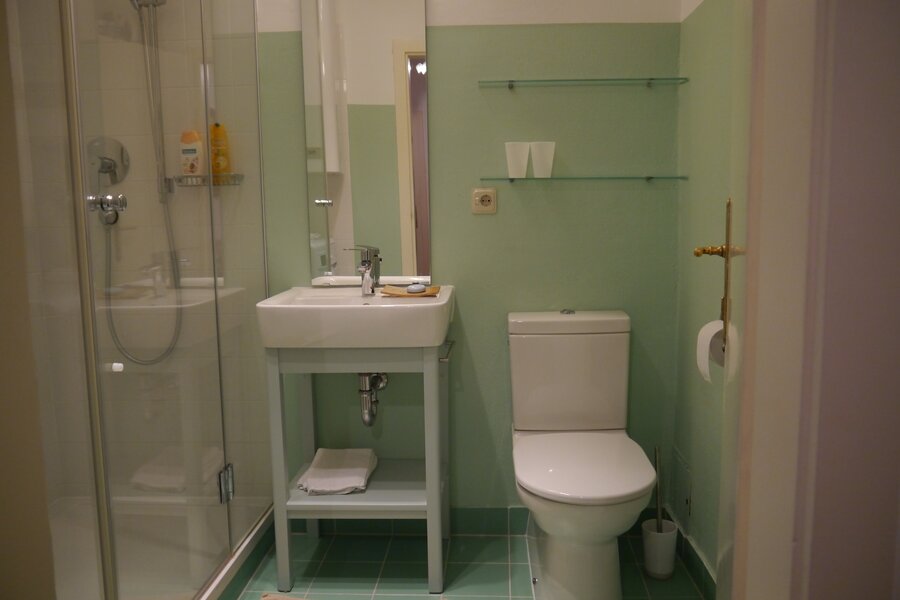 Mit Dusche und WC