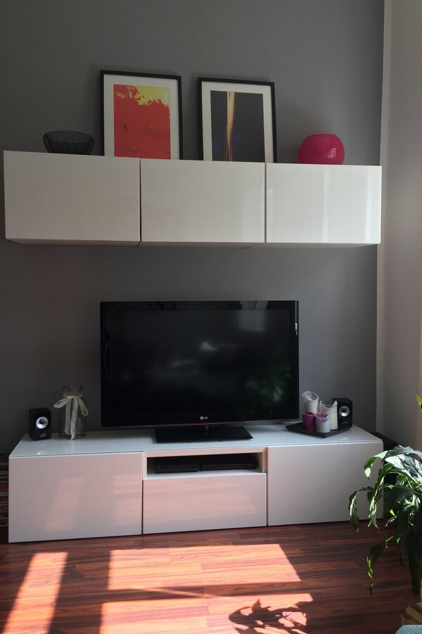 TV  | © rl