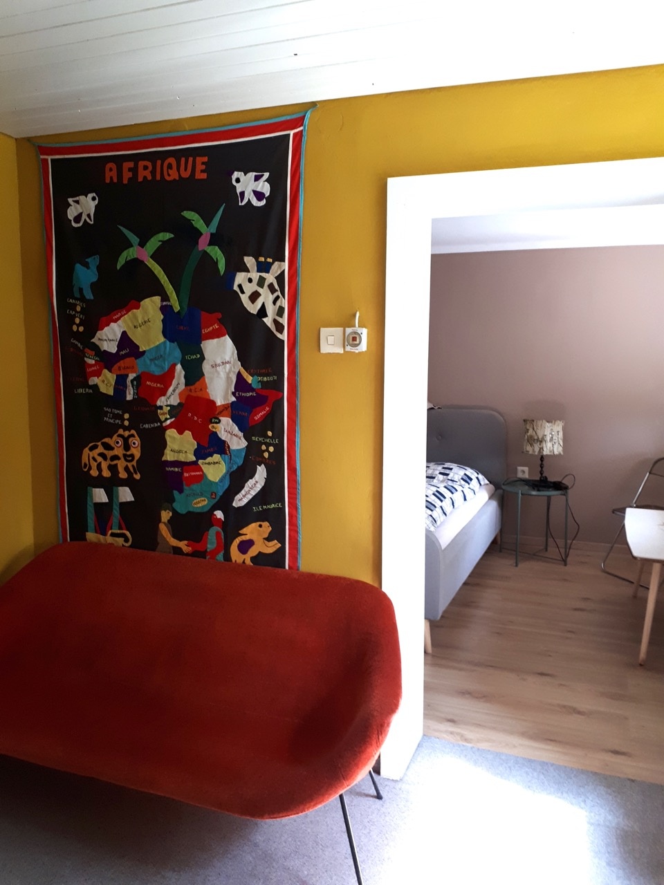  Access to the 2nd bathroom