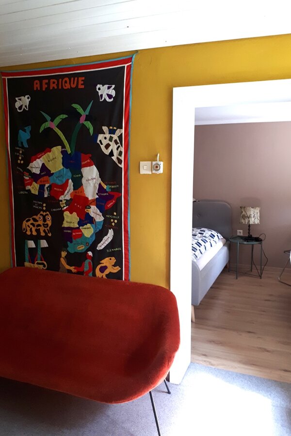  Access to the 2nd bathroom