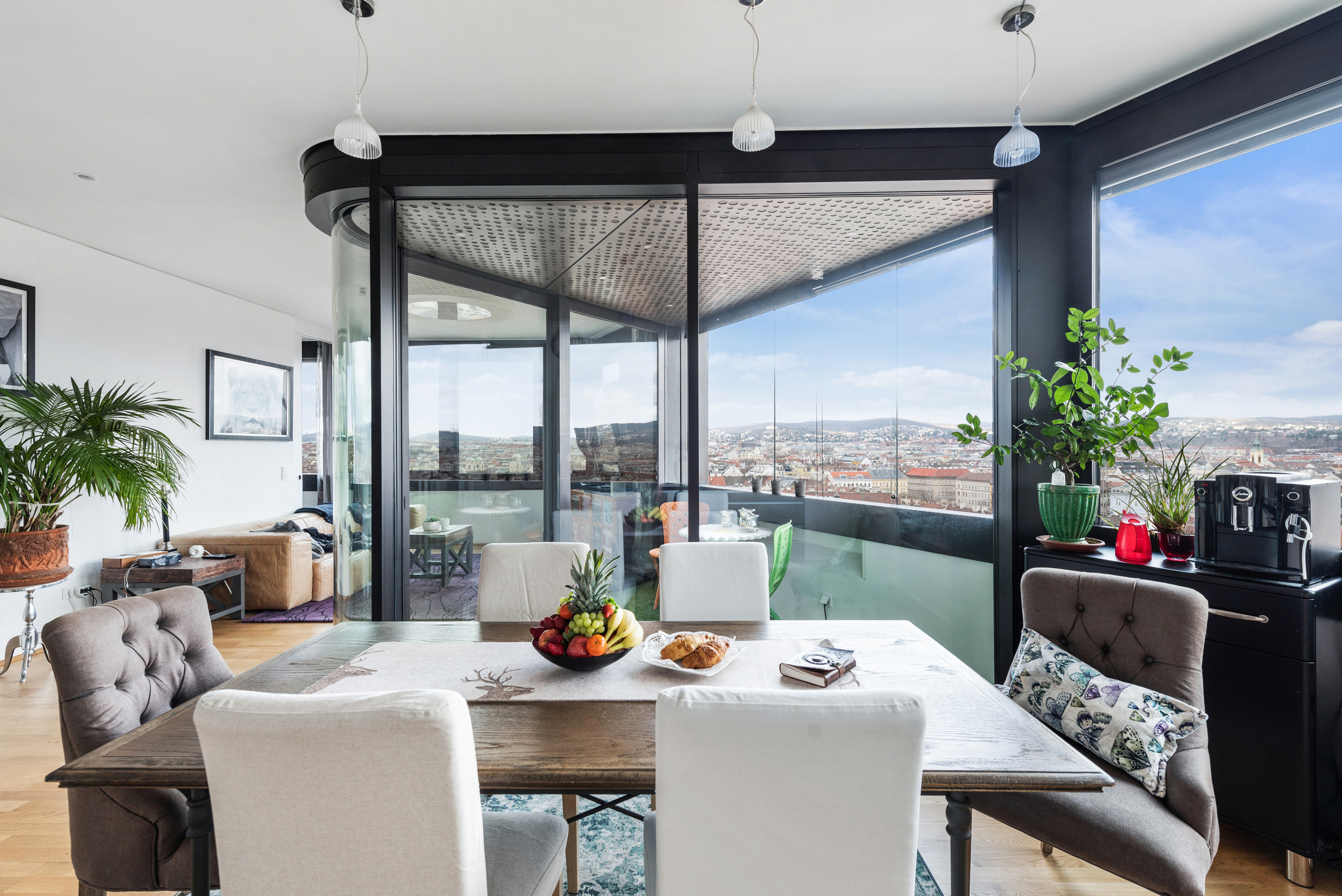 Vienna West View Living Room | © Skyflats Vienna