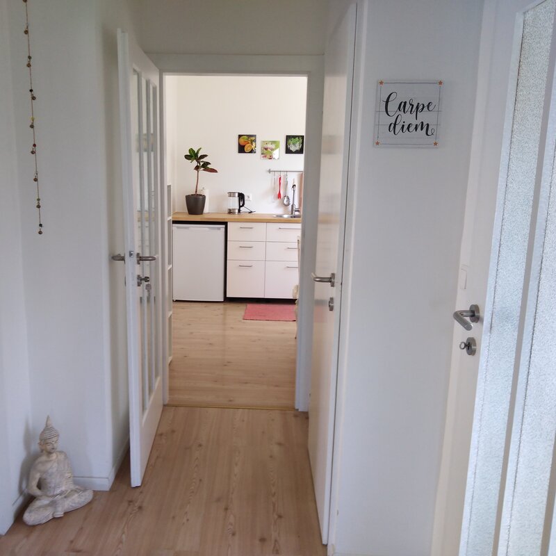 Flur mit Blick in die Küche