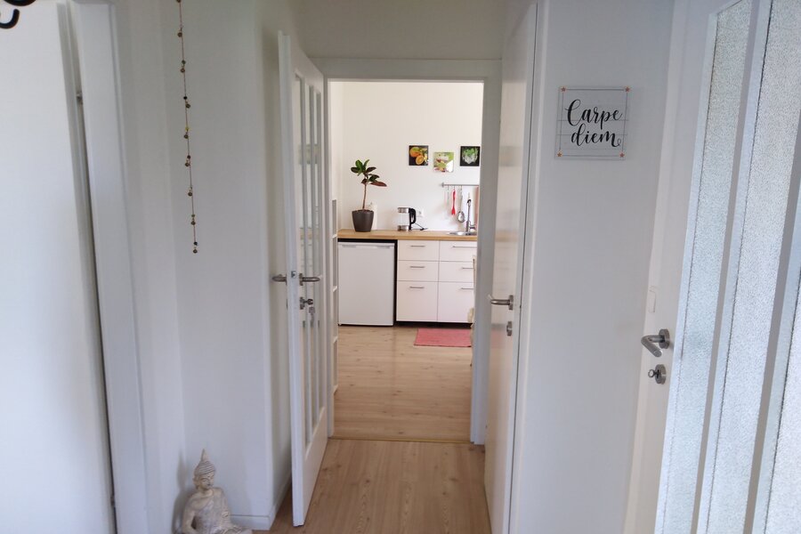 Flur mit Blick in die Küche
