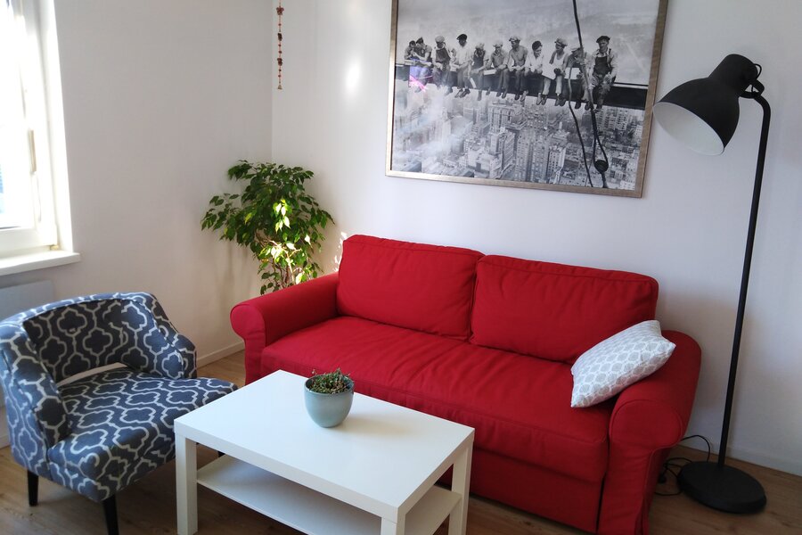 Wohnzimmer mit Schlafsofa